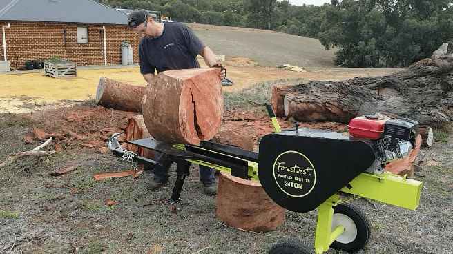 What is a Kinetic Log Splitter How does it work