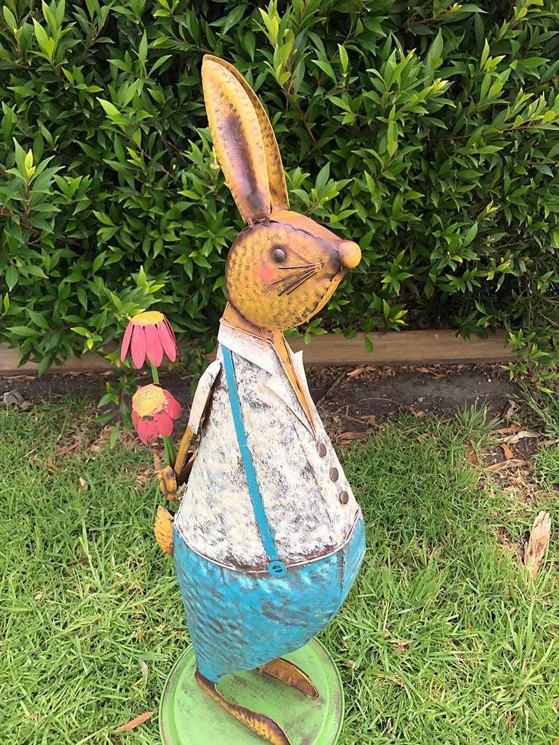 Home Garden Metal Decor Rabbit Statue with Flower Forestwest