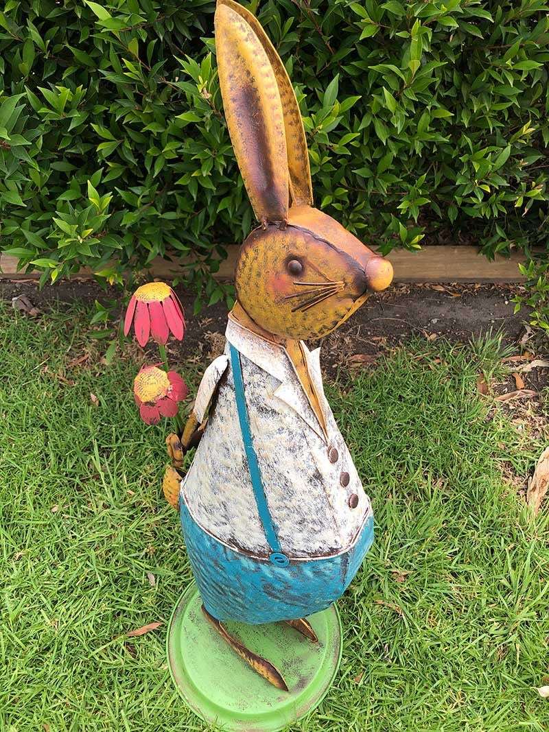 Home Garden Metal Decor Rabbit Statue with Flower | Forestwest